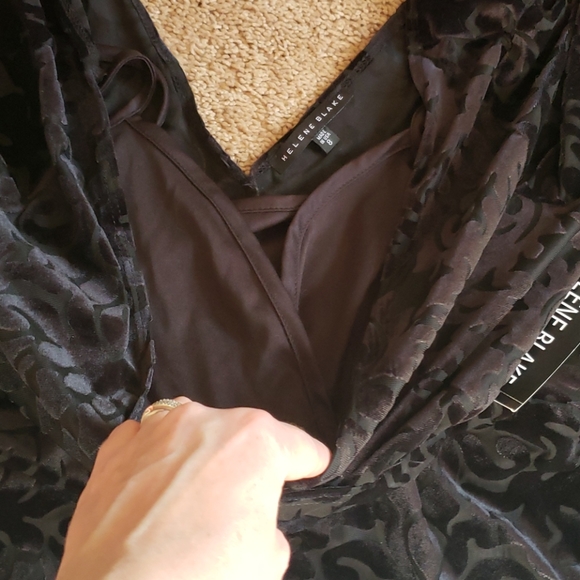 Velvety 3/4 sleeve Vneck/back dress sz8 - Picture 5 of 14